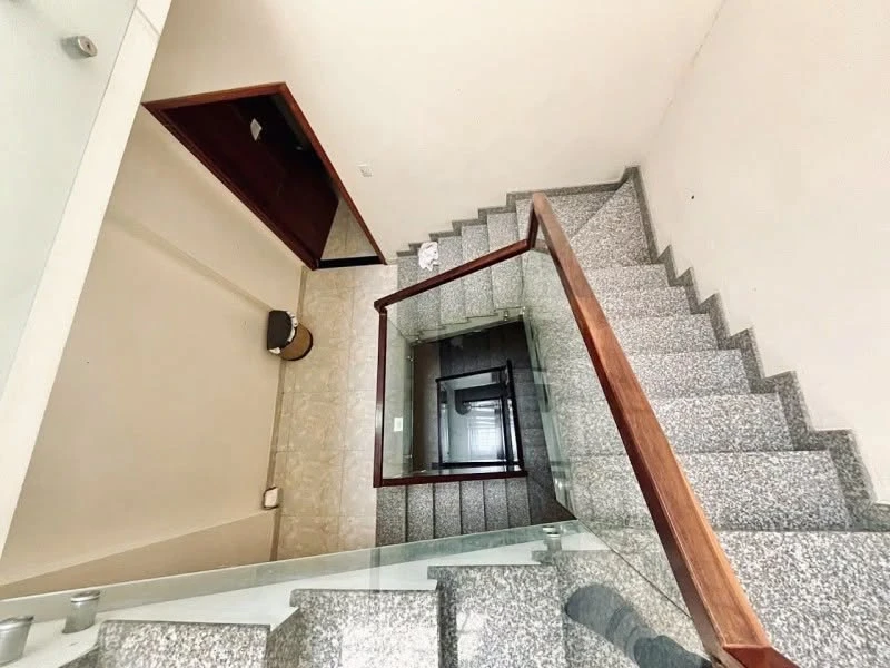 Bán nhà 1 trệt 3 lầu 5PN 64m² Quận 1 13.8 tỷ - Ảnh thu nhỏ 4