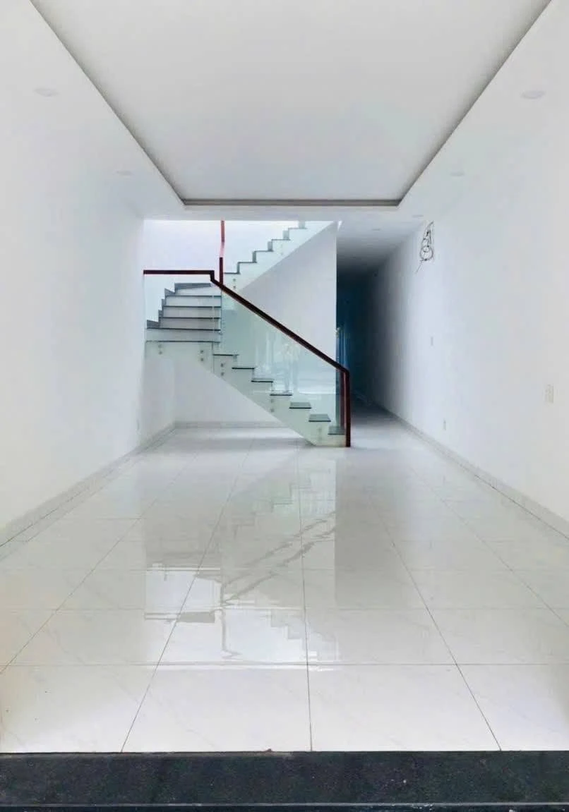 Bán nhà 1 trệt 1 lầu 97,2m² 4PN KDC Đông Hòa, Dĩ An, giá 7,3 tỷ - Ảnh 1