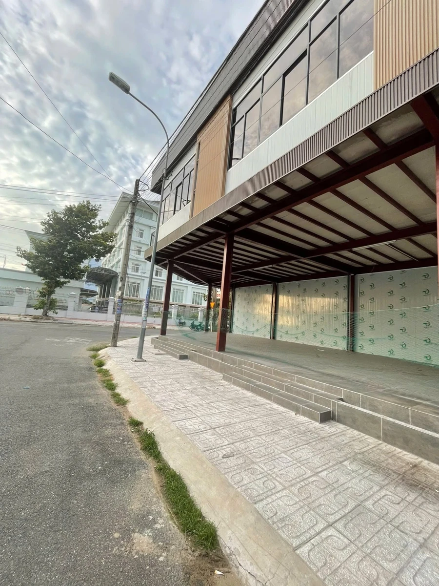 Bán nhà góc mặt tiền 187m² Hoàn Việt - Rạch Giá 5.6 tỷ - Ảnh thu nhỏ 2