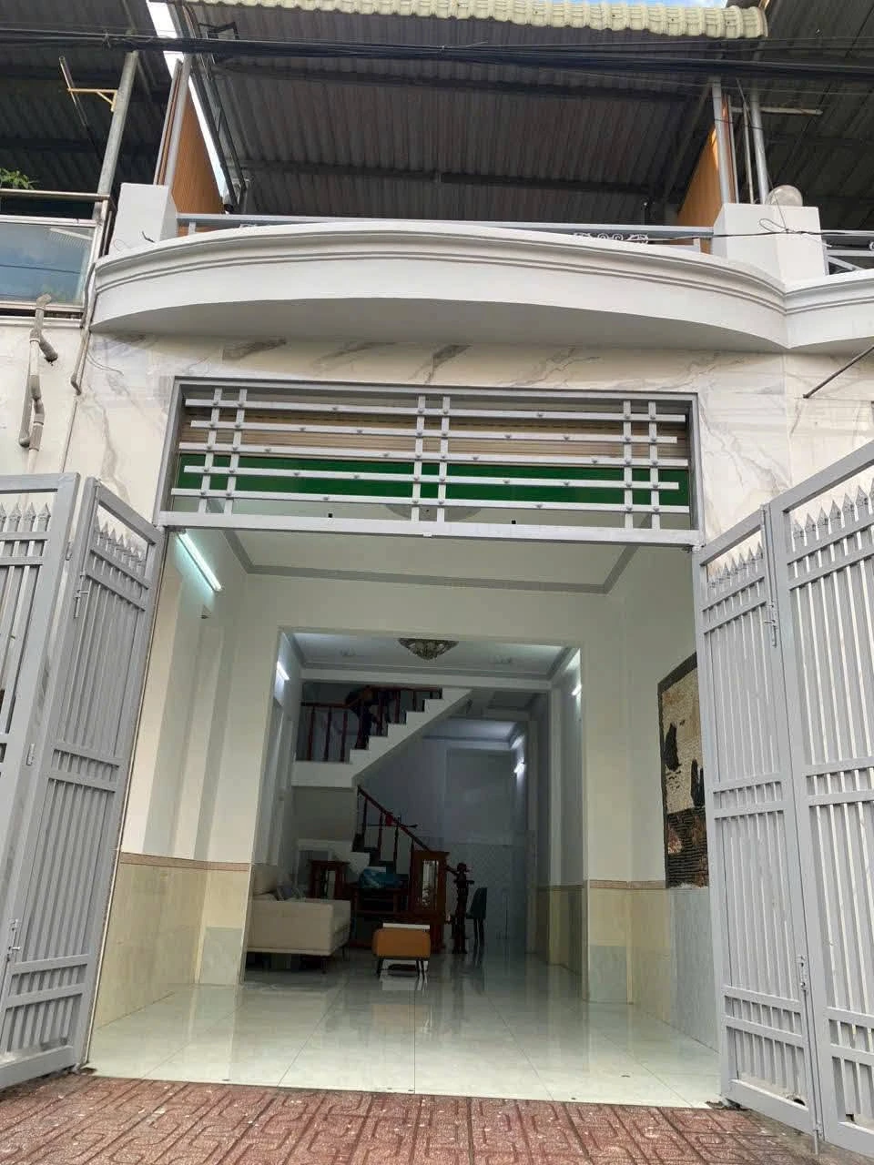 Bán nhà 1 trệt 1 lầu 60m2, 2PN, sân ô tô, gần ngã tư Vincom 550, Dĩ An, Bình Dương - Ảnh 1