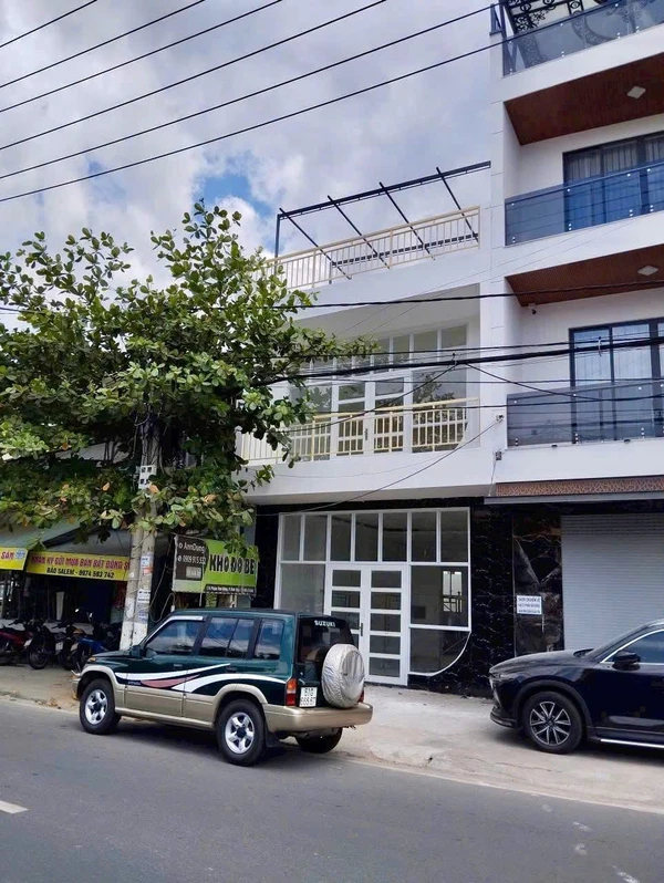 Nhà 2 tầng mặt tiền Phạm Văn Đồng 120m², Nha Trang 13,5 tỷ