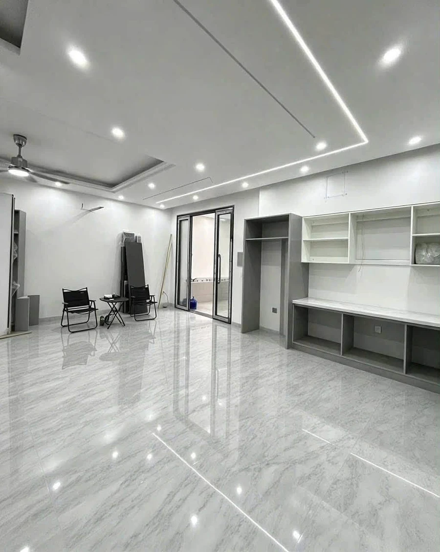 Bán nhà mới 4 tầng 60m² thang máy, sân cổng Hồ Sen - Ảnh thu nhỏ 3