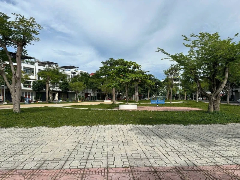 Bán nhà 4 tầng 99.5m2 đường 21, Nha Trang, 12.5 tỷ