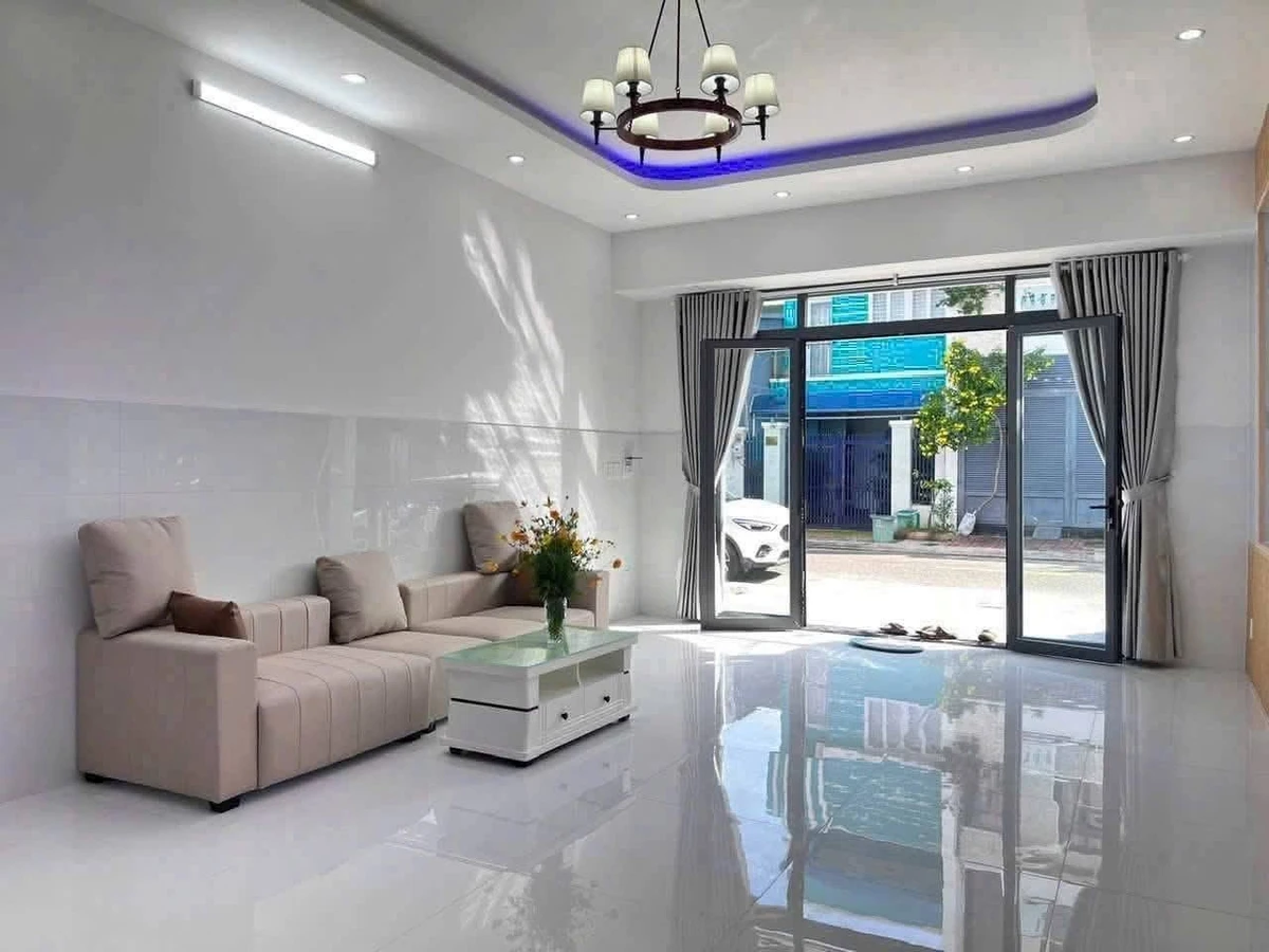 Bán nhà 1 trệt 1 lầu mặt tiền Lê Văn Lương, P. Long Tâm, TP. Bà Rịa, 100m2, 4,2 tỷ - Ảnh thu nhỏ 3