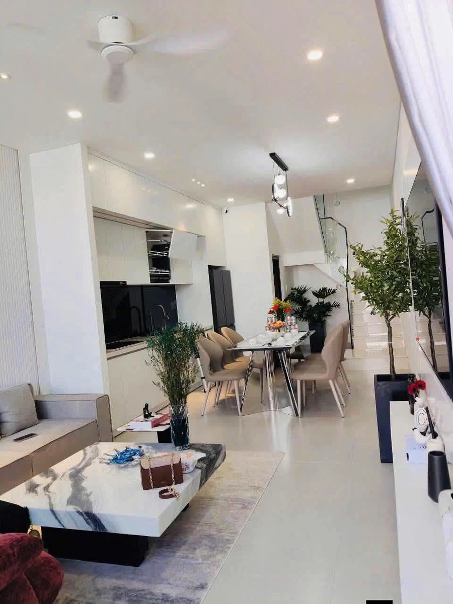 Bán nhà mặt tiền 17 Tuệ Tĩnh 4x16m, 1 trệt 2 lầu, full nội thất, giá 4,95 tỷ - Ảnh thu nhỏ 4
