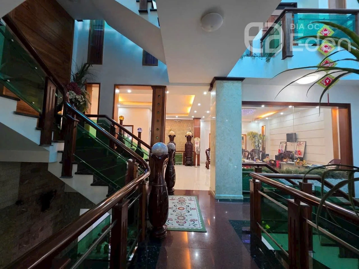 Nhà 4 tầng mặt tiền Lý Thường Kiệt, 246m², Quận 1 - Ảnh 1