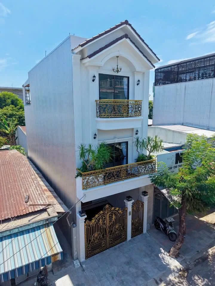Bán nhà tân cổ điển mặt tiền 77,5m2 Lý Thái Tông - Ảnh 1
