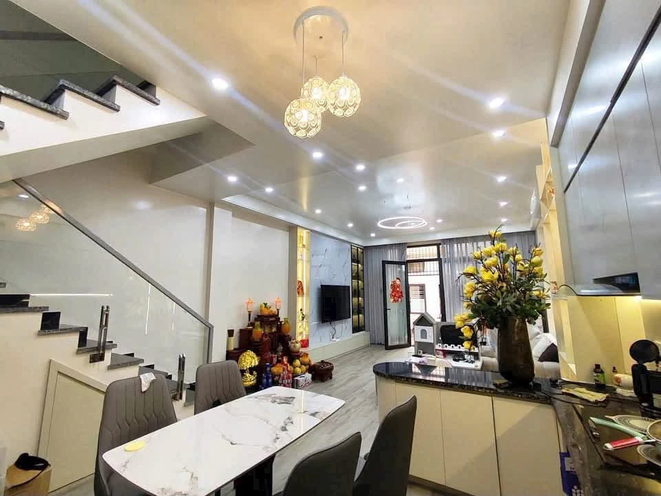 Bán nhà 4 tầng 67m2 Trần Nguyên Hãn, Hải Phòng 4,799 tỷ - Ảnh thu nhỏ 2