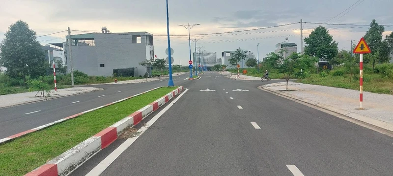 Bán đất góc 2 mặt tiền 95.6m2 Lan Anh 1 Hoa Long