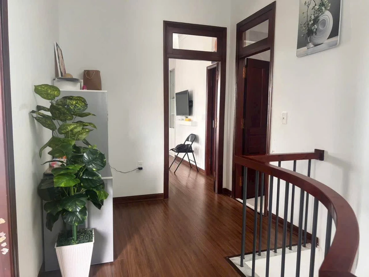 Bán nhà hẻm Nguyễn Công Trứ 170m2, 3PN 3WC, sân ô tô, view hồ Ea Tam, giá 4,5 tỷ - Ảnh thu nhỏ 3