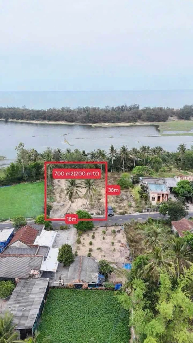 Bán lô đất 700m² view đầm tại Đức Phổ, Quảng Ngãi - Ảnh 1