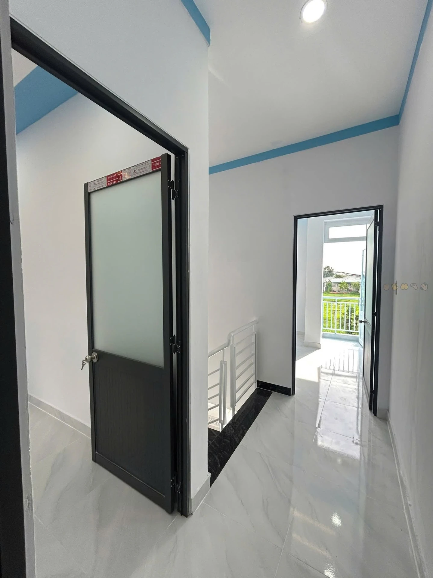 Bán nhà phố 2 tầng 4x10m mặt tiền Phan Văn Hớn 580 triệu - Ảnh 1