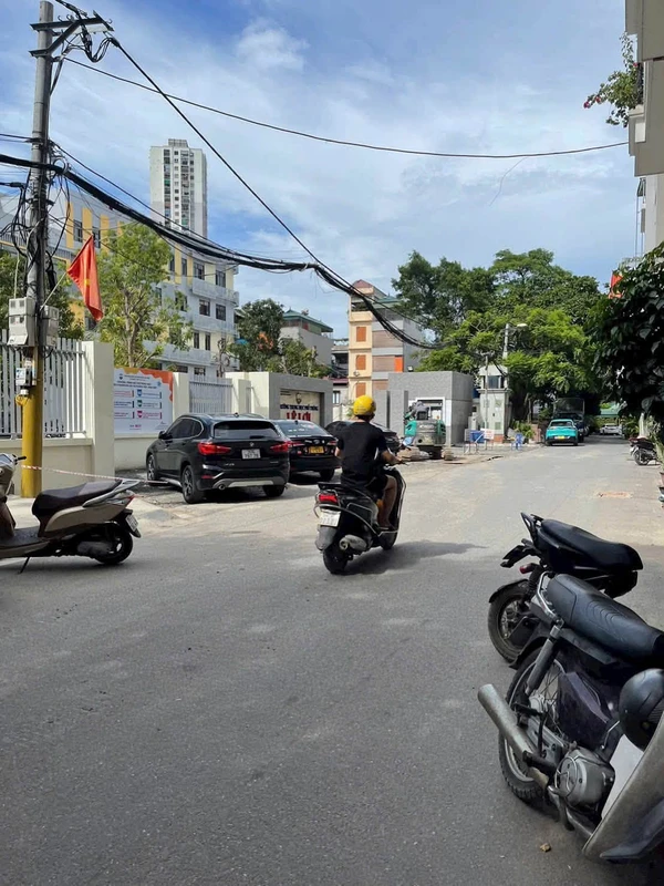 Bán nhà 3 tầng 63m2 phố Bà Triệu, Hà Đông