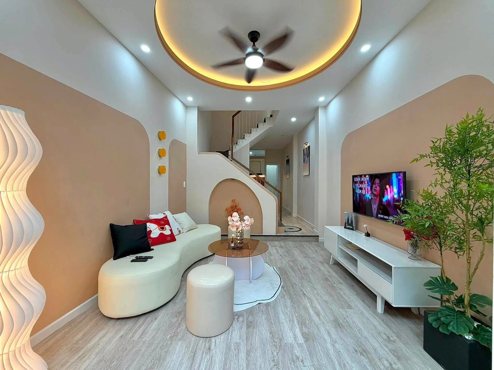 Bán nhà 2 tầng 90m² 3PN 2WC Quận 1 giảm giá - Ảnh 1