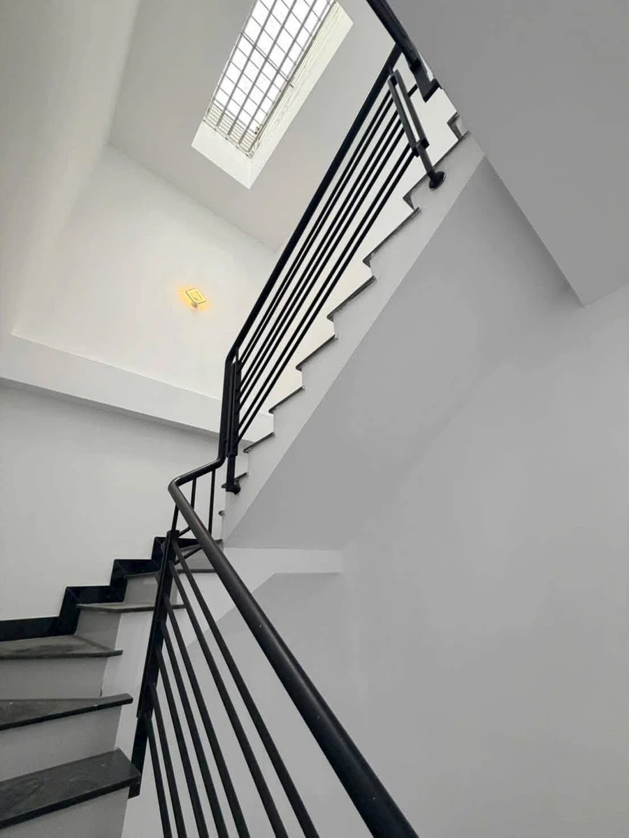 Bán nhà 3 tầng 50m² 4PN gần chợ Long Trường, Quận 9, giá 3,9 tỷ - Ảnh thu nhỏ 3