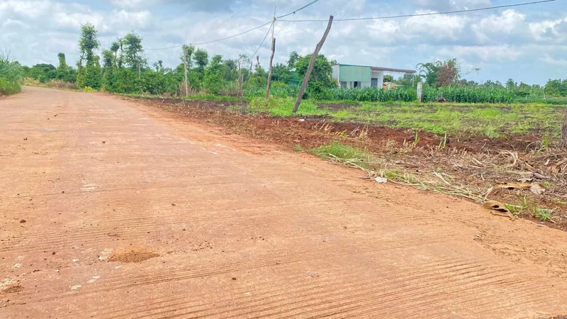 Bán đất 2 mặt tiền 2.107,7m² giáp Eakiet 1 tỷ 50 triệu