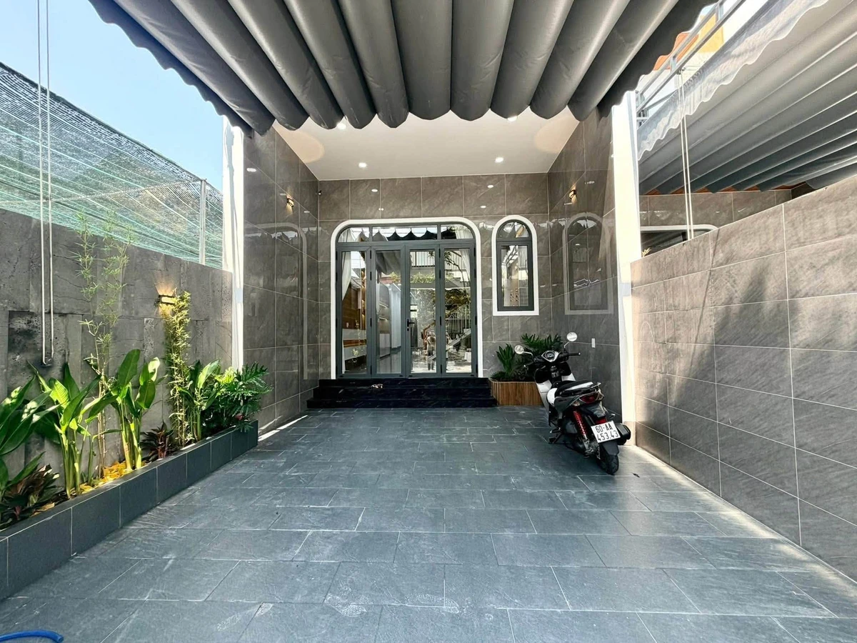 Bán nhà lầu 100m2 sổ riêng gần cây xăng Đức Hưng 1,69 tỷ - Ảnh thu nhỏ 2