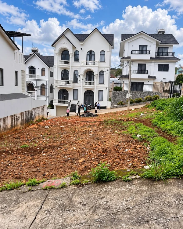 Bán đất 63m² khu biệt thự Vạn Thành, Đà Lạt giá 2,5 tỷ, đường ô tô 5m