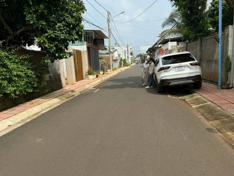 Bán lô đất hẻm 25 Mai Thị Lựu, Ea Kao, Buôn Ma Thuột, 4,5x20m, giá 2,5 tỷ