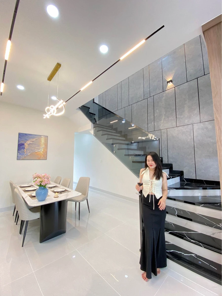 Bán nhà 3 phòng ngủ 105m² full nội thất Long Khánh 2,3 tỷ - Ảnh thu nhỏ 2