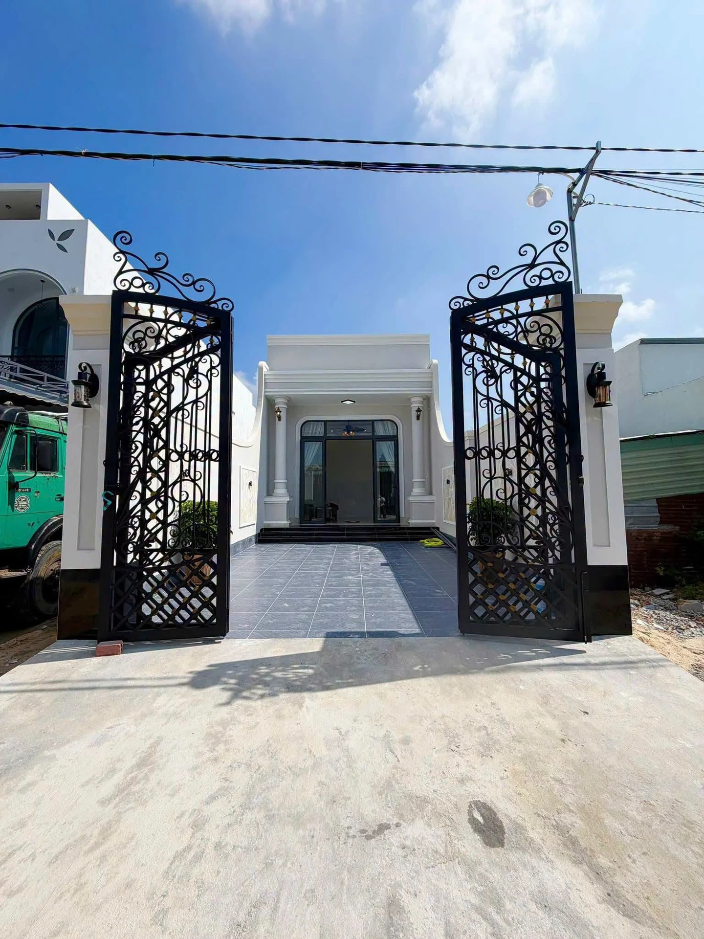Bán nhà tân cổ điển 4,8x30m full thổ cư hẻm Trịnh Phong Đáng, Long Hoa, Tây Ninh - Ảnh 1