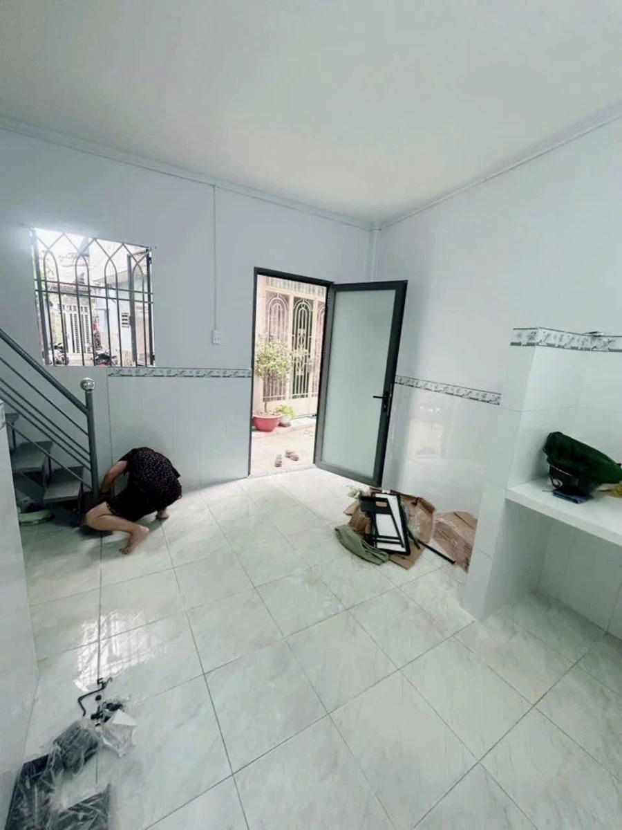 Bán nhà hẻm gần mặt tiền Tôn Đản, 1 trệt 1 lầu, giá 2,25 tỷ, Quận 4 - Ảnh thu nhỏ 3
