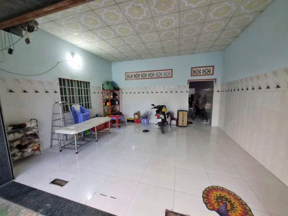 Bán nhà mái Thái 2 PN, 240 m², Bình Chánh, 3 tỷ 350 triệu - Ảnh thu nhỏ 2