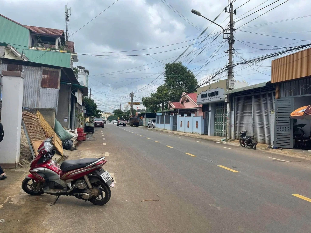Bán nhà mặt tiền Hùng Vương đoạn Ama Khê, 3,8x19,5m, giá 5 tỷ, Buôn Ma Thuột - Ảnh thu nhỏ 3