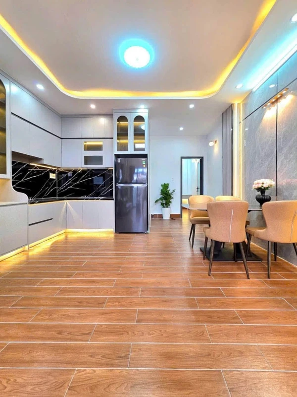 Bán nhà mái Thái nội thất cao cấp 185m2 đường Tuyết Mai 5, Hòa Long, Bà Rịa yngong