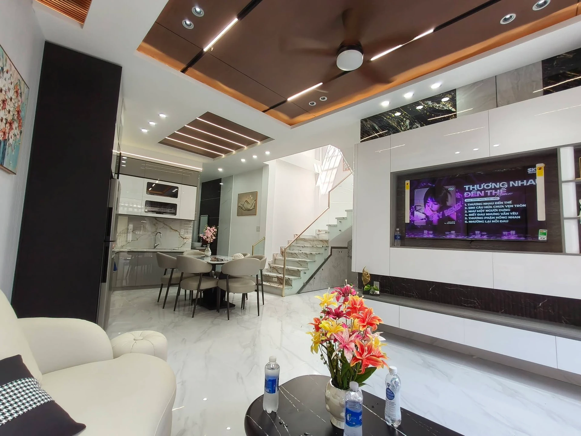 Bán nhà 2 tầng lô góc 148m² gần Lê Độ, Đà Nẵng - Ảnh 1