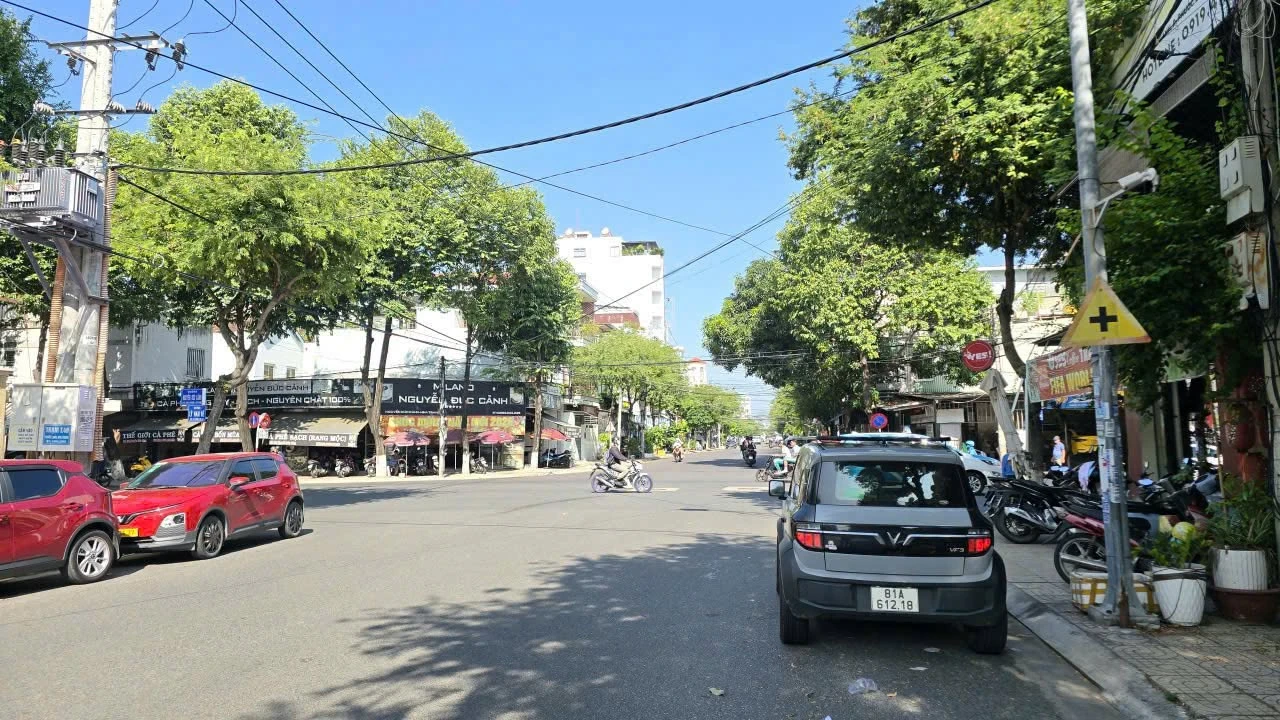 Bán nhà 3 tầng + cấp 4 mặt tiền Lý Nam Đế Nha Trang 170m2 - Ảnh 1