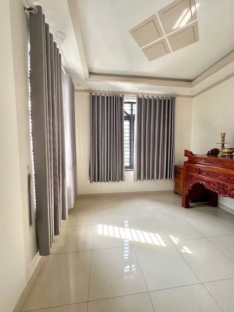 Bán nhà phố mặt tiền 6m 75m2 4PN Dĩ An - Ảnh 1