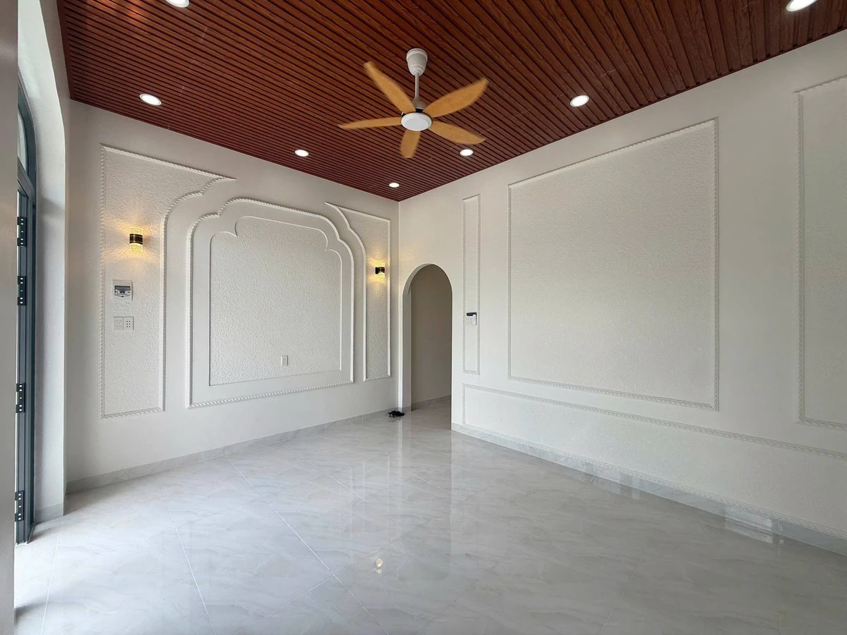 Bán nhà mới hoàn thiện 100m2, 2 phòng ngủ, tặng nội thất tại Phú Tân, gần đường Nguyễn Văn Khước - Ảnh thu nhỏ 5