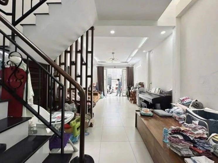 Bán nhà 2 tầng hẻm xe hơi 3.3x14m giá 7,6 tỷ gần Etown Cộng Hòa, Tân Bình - Ảnh thu nhỏ 2