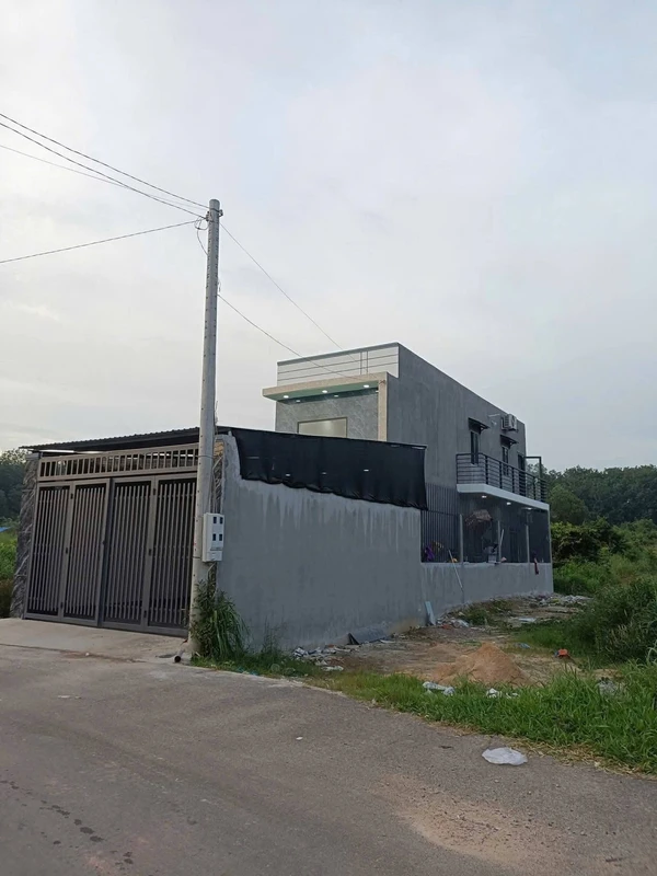 Bán nhà gác lửng 3PN, 112m2 mặt tiền Tân Định, Bình Dương