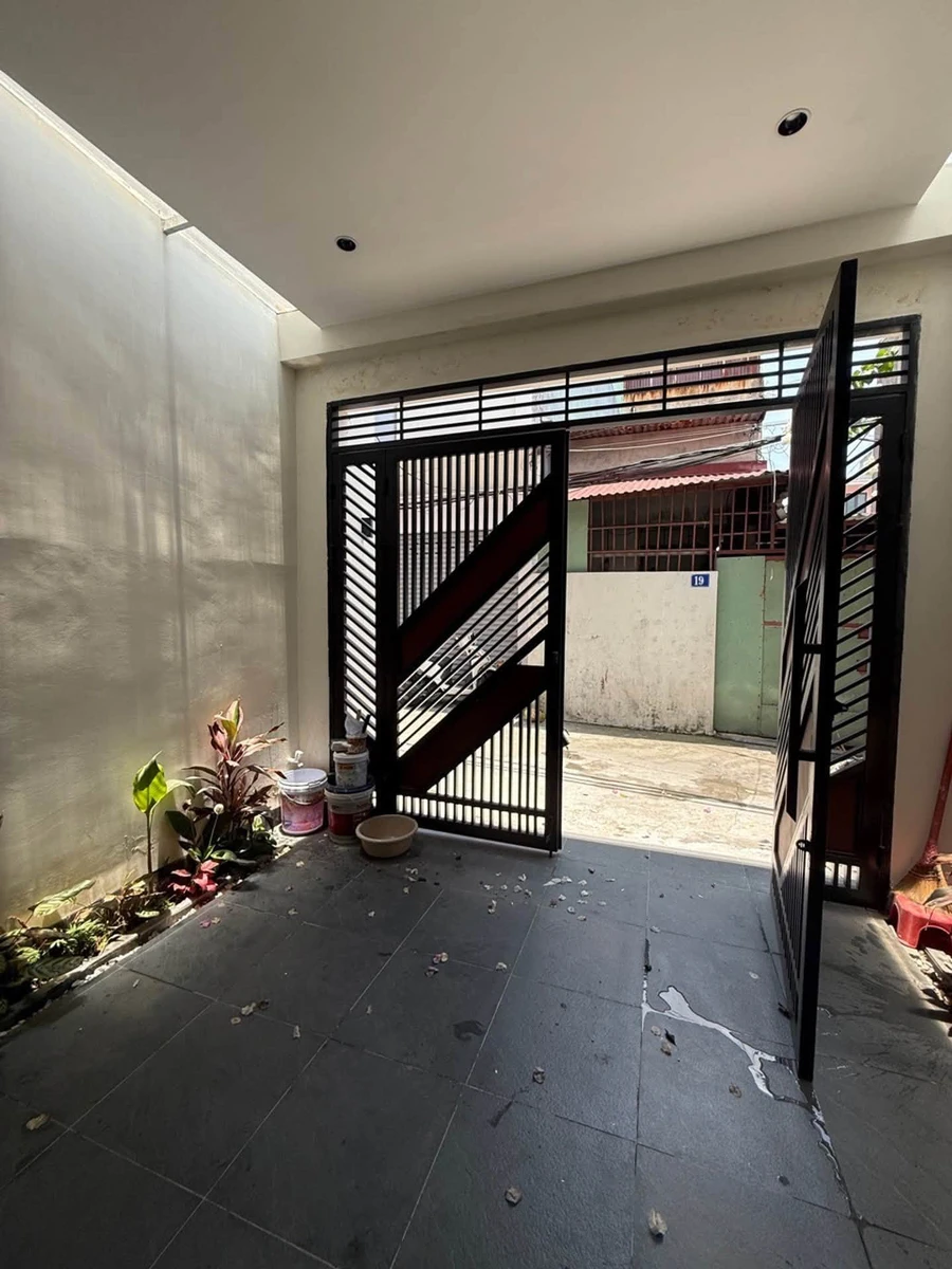 Bán nhà 4 tầng 70m2 4 phòng ngủ Trần Nguyên Hãn 3.9 tỷ - Ảnh 1