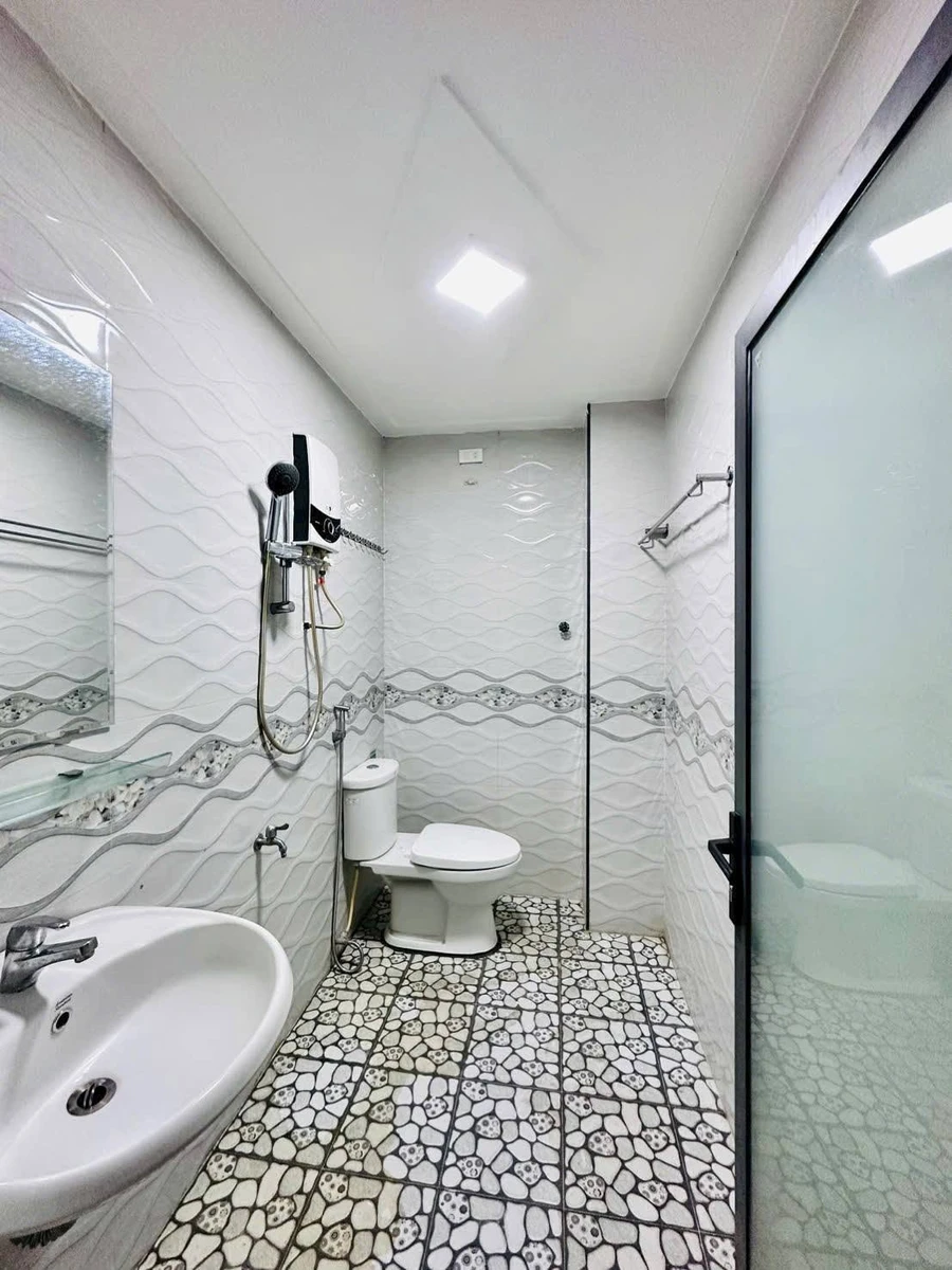 Nhà 3 tầng mặt tiền Xuân Thuỷ 52m2, 3 phòng ngủ - 4 tỷ 320 - Ảnh thu nhỏ 5