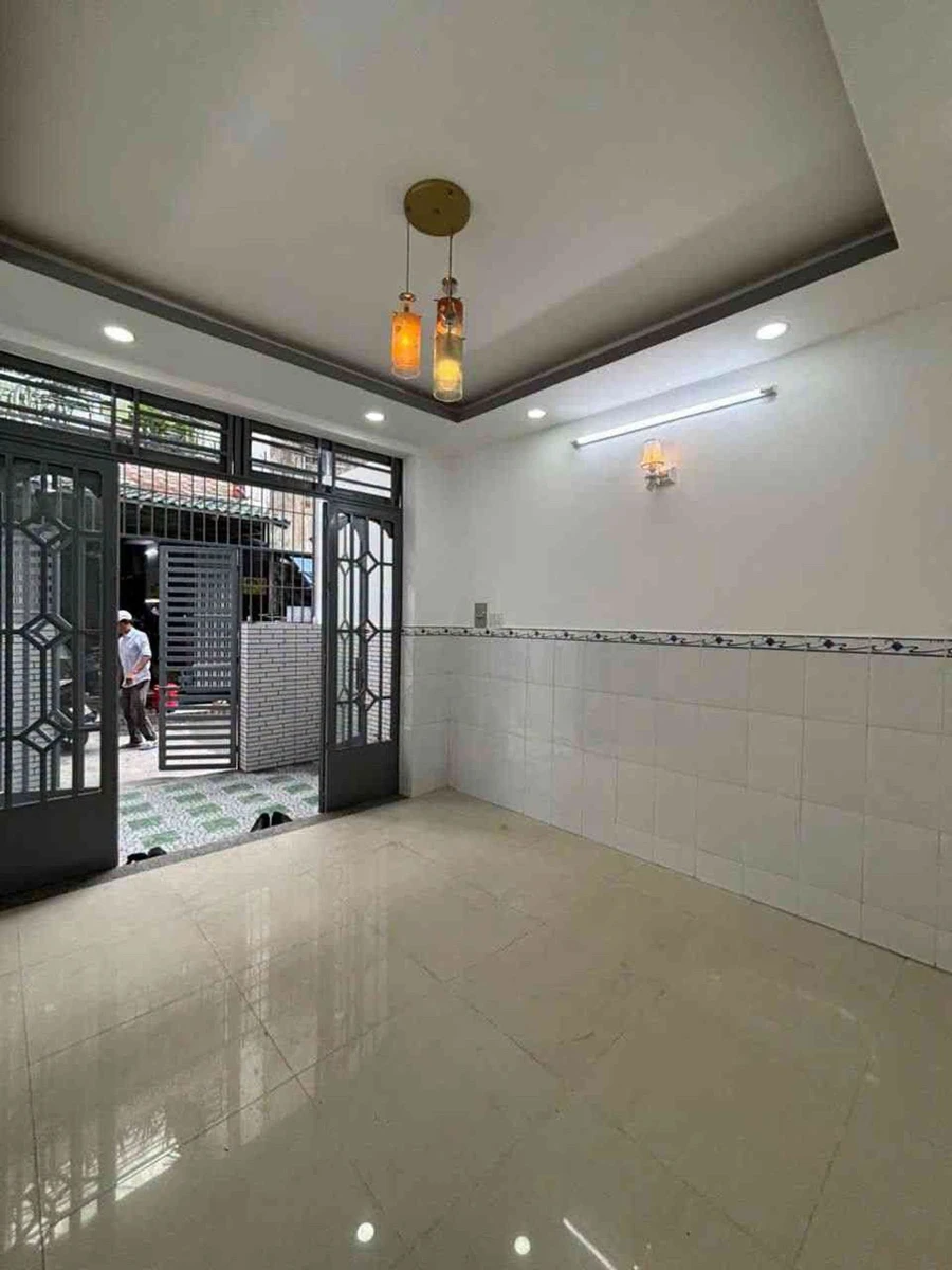 Bán nhà 2 tầng 43m2 hẻm xe hơi gần Emart Phan Huy Ích, giá 4,2 tỷ - Ảnh thu nhỏ 4