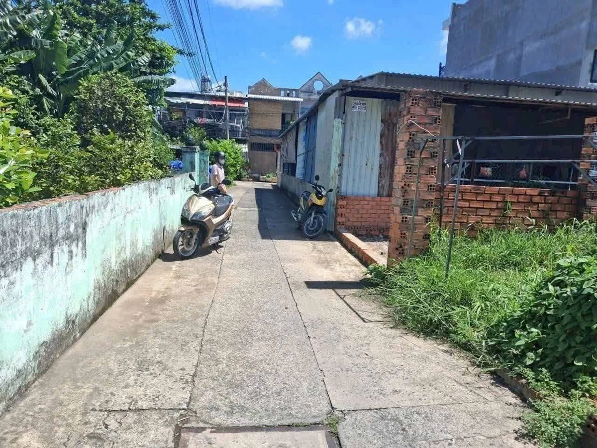 Bán đất sổ hồng riêng 56m2 hẻm 4m giá 1,85 tỷ tại Đông Thạnh, Hóc Môn - Ảnh 1