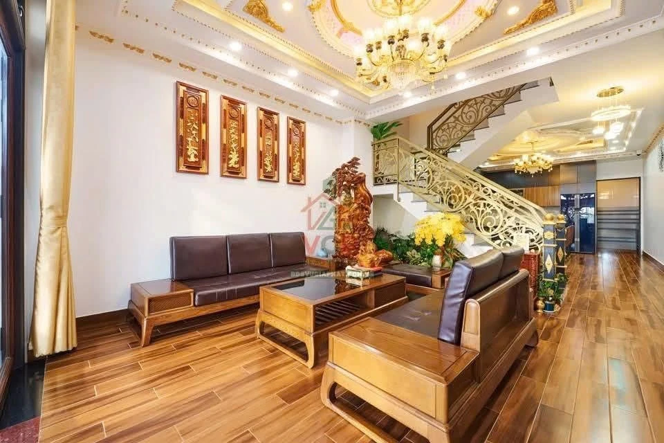 Bán nhà phố hẻm ô tô lớn, 102.7m², 7PN, Đà Lạt, 9,5 tỷ - Ảnh 1