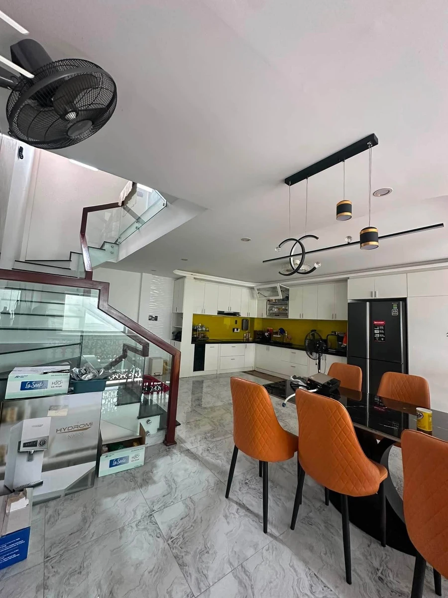 Bán nhà mặt tiền 60m2, 3 tầng, 3PN Hoàng Văn Thụ, Quy Nhơn 8.2 tỷ - Ảnh thu nhỏ 4
