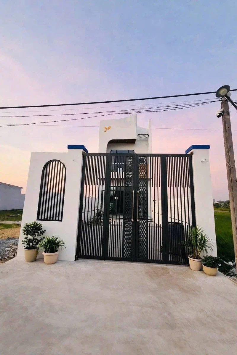 Bán nhà 1 trệt 1 lầu 5x30m, 3PN, sân vườn, đường bê tông 6m5 tại Đức Hòa, Long An - Ảnh 1