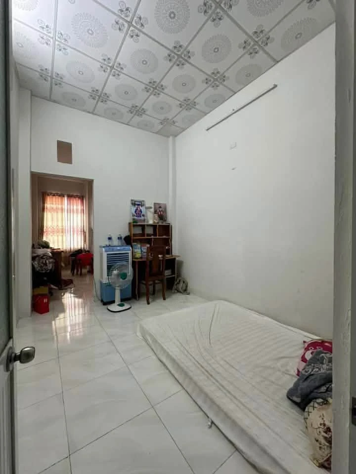 Bán nhà mặt tiền 2 tầng 49,5m² Thành Thái, gần chợ, 3 tỷ - Ảnh thu nhỏ 4