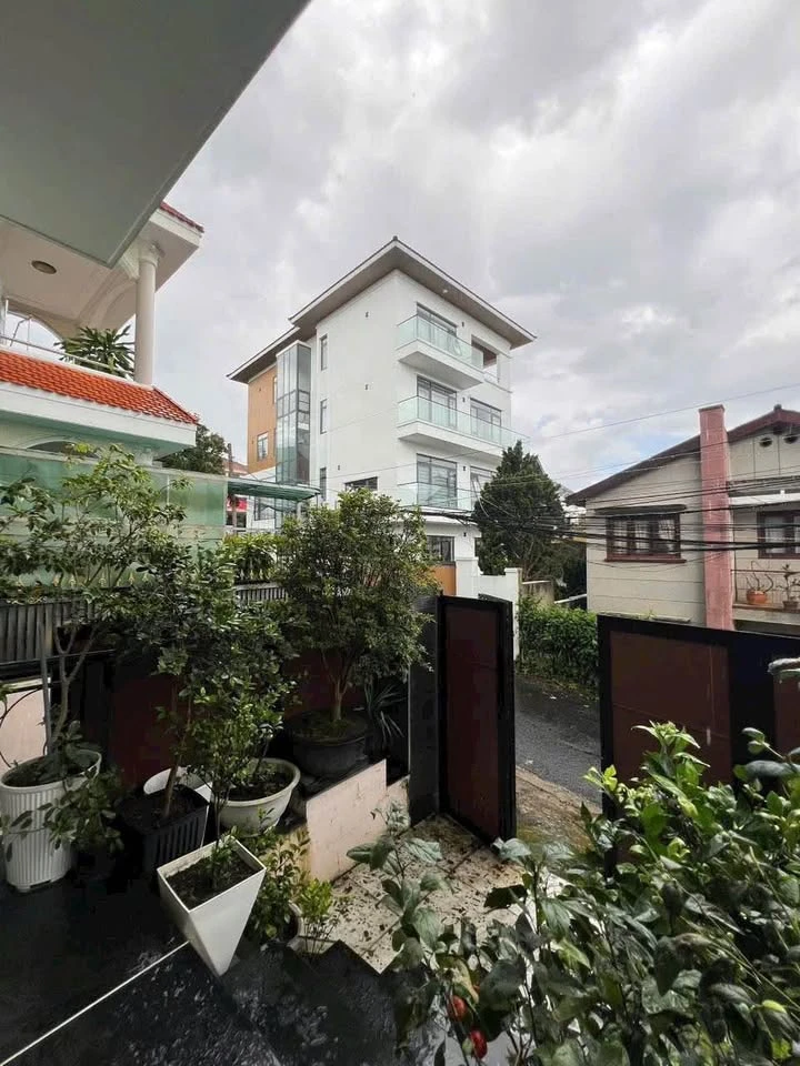 Bán nhà 2 tầng 4 phòng 101m² Đà Lạt 14 tỷ - Ảnh 1