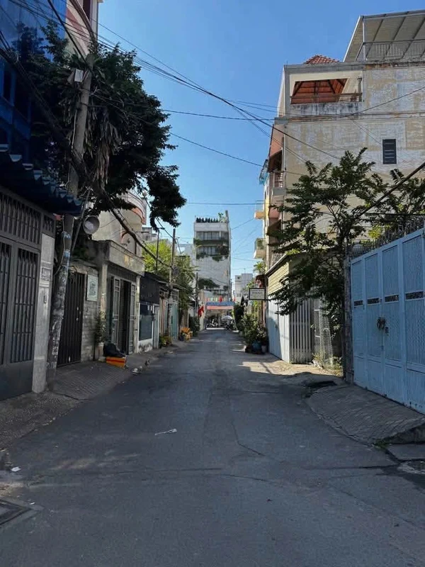 Bán nhà mặt tiền Đào Duy Từ Phú Nhuận 40m2, 5 tầng, 6 phòng, 7 WC, giá 10,6 tỷ 1100ha
