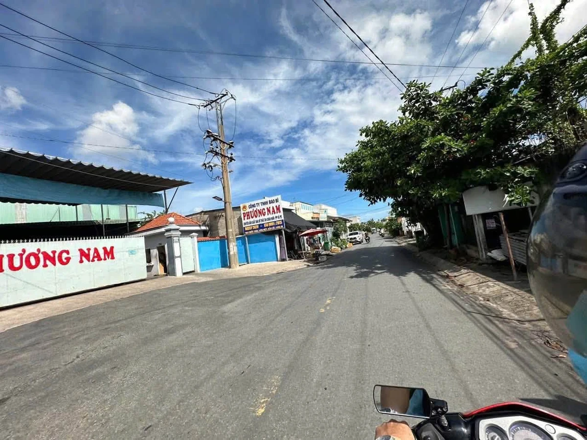 Bán đất nền thổ cư 210m² mặt tiền đường nhựa Phước Toàn, Long Hiệp, Bến Lức giá 1,9 tỷ - Ảnh 1
