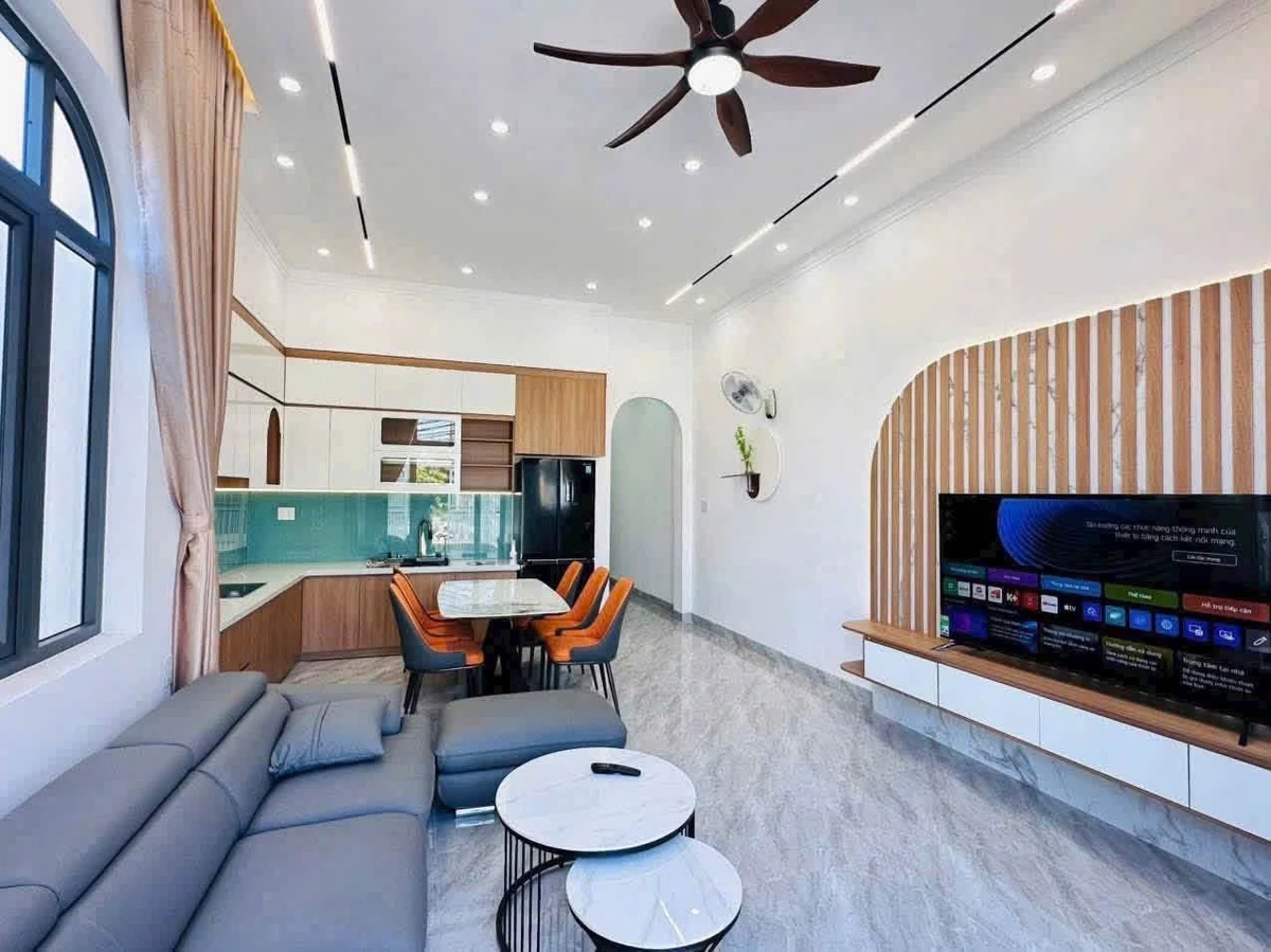 Bán nhà 5x20m, 2 phòng ngủ, đầy đủ nội thất, đường Y Moan, Buôn Ma Thuột - Ảnh thu nhỏ 2