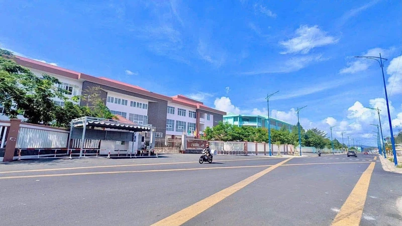 Bán đất tặng nhà hẻm 52 Điện Biên Phủ, 190m², Tây Ninh nhadeprachgia