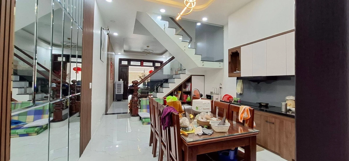 Bán nhà mặt phố 3 tầng 112m² 4PN gần Lê Hồng Phong Dĩ An - Ảnh 1
