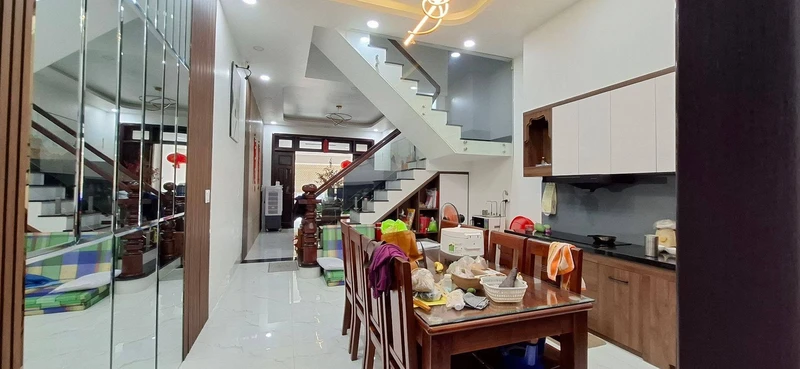 Bán nhà mặt phố 3 tầng 112m² 4PN gần Lê Hồng Phong Dĩ An